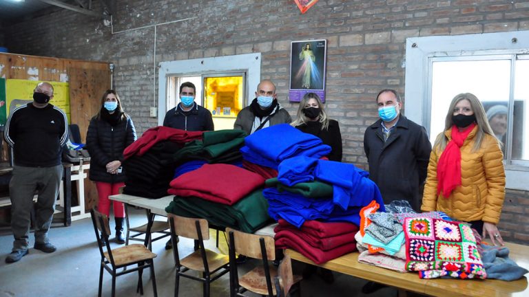 El municipio entregó ropa de abrigo y frazadas a organizaciones de la ciudad