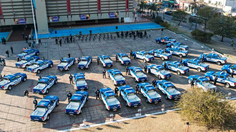 La Policía de Córdoba incorporó 120 camionetas 0 kilómetros