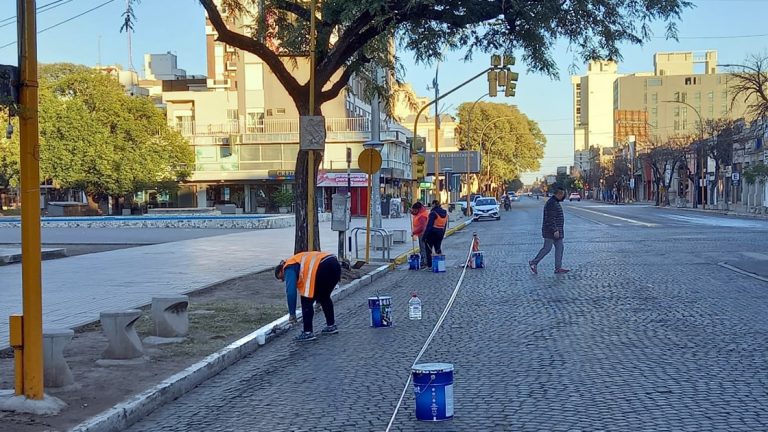 El municipio realiza tareas de demarcación en las principales arterias de la ciudad