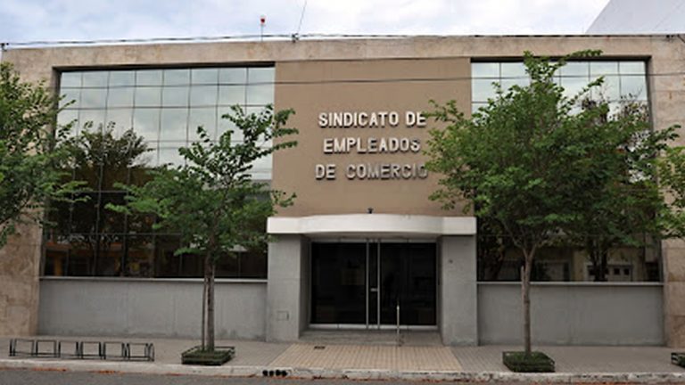 El Sindicato de Empleados de Comercio entrega bolsones solidarios y navideños a Jubilados y Pensionados