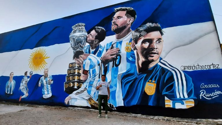 «Después de muchísimo trabajo, terminé» dijo ‘Monchito’ al culminar su mural de Messi