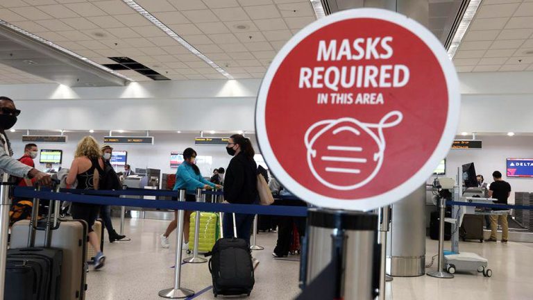 EEUU sólo recibirá extranjeros con vacunas aprobadas por la OMS