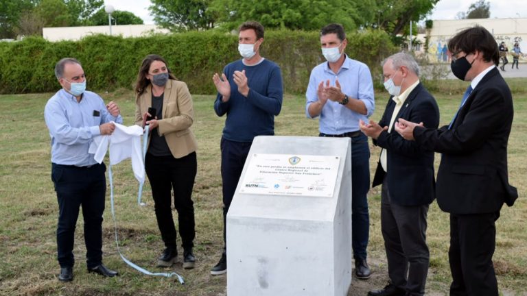 Descubrieron la piedra basal en el terreno para el futuro edificio del CRES