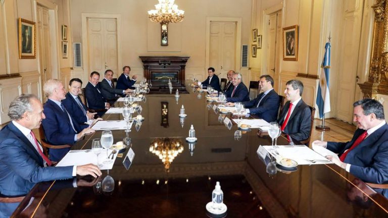 Fernández almorzó con empresarios: interna K, FMI, consumo y consensos básicos para el día después de las urnas