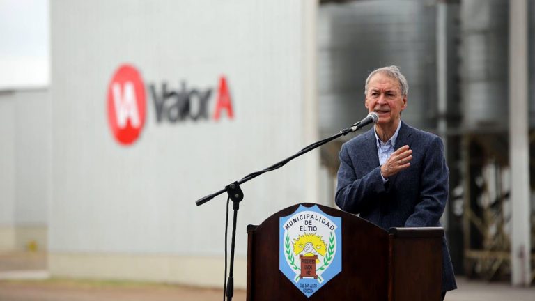 El Gobernador inauguró la conexión a la red de gas de la empresa Valor A