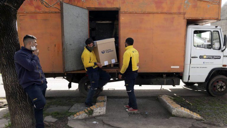 Elecciones legislativas 2021: distribuyen más de 100 mil urnas en todo el país