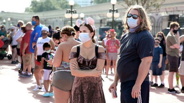 Tras las restricciones, EE.UU. abre fronteras a viajeros vacunados