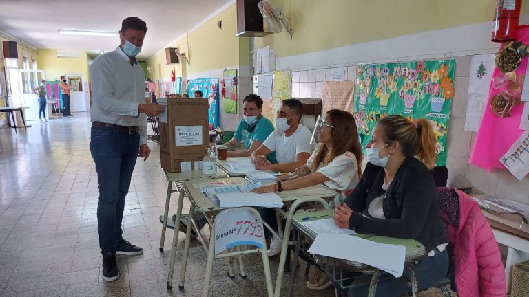 Ignacio García Aresca: «Estoy muy contento de venir a votar en una elección que es muy importante»