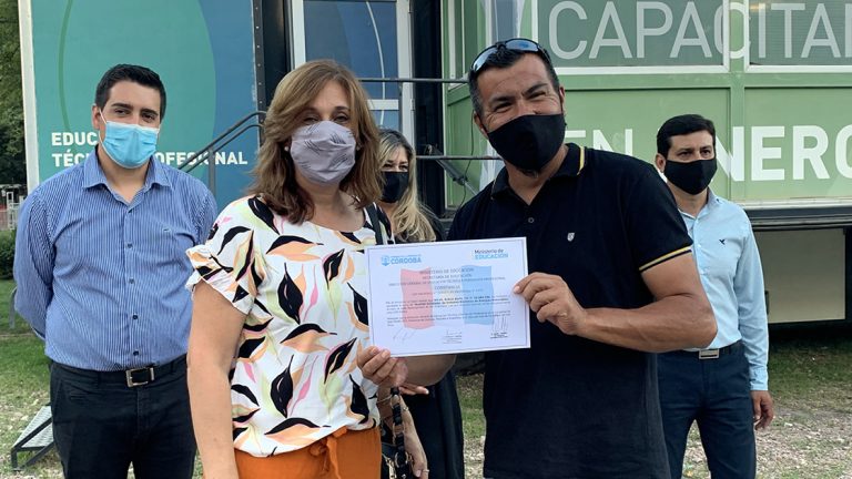 Entregaron certificados a quienes se capacitaron sobre Energías Renovables