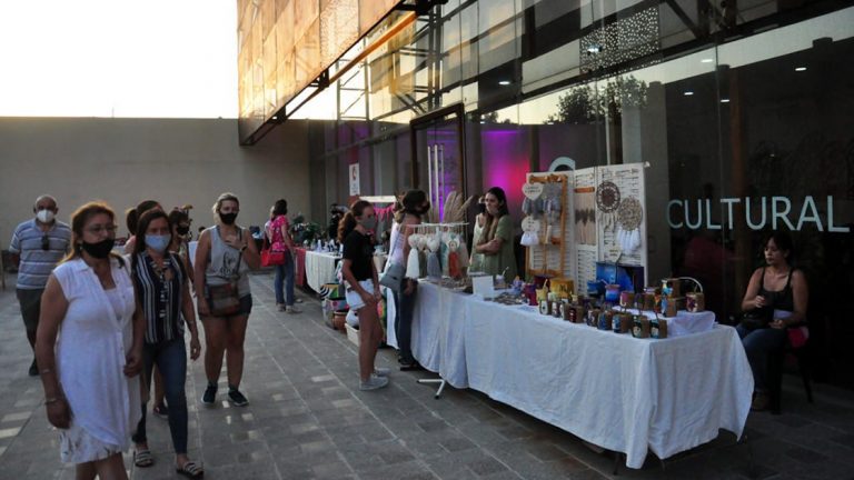 Feria Navideña de Mujeres Emprendedoras y culminación del ciclo “Música al Patio”