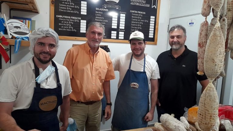 CRES: Vinculación de la carrera de Diseño Industrial con empresas alimenticias y lácteas del Parque Industrial