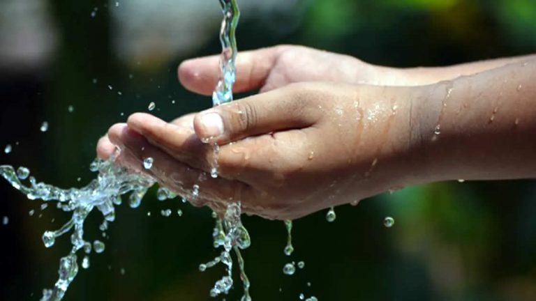 ¿Cómo hidratarse adecuadamente para evitar un golpe de calor?