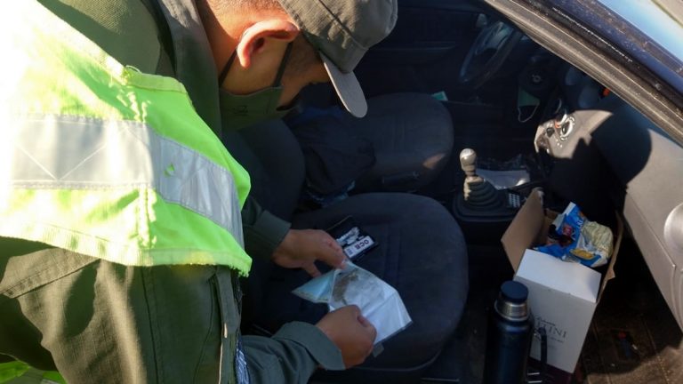 Secuestraron más de 40 troqueles de LSD, marihuana y una carabina
