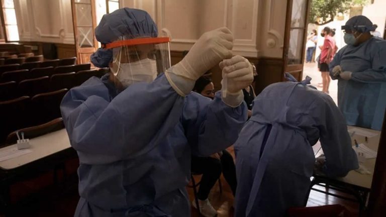 Por primera vez se superaron los 100 mil contagios en un día en Argentina