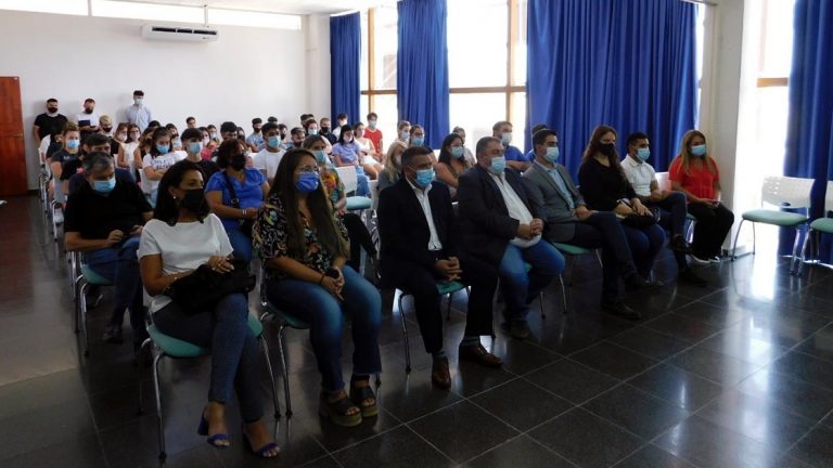 CRES: Bienvenida a los ingresantes de Diseño Industrial y Administración