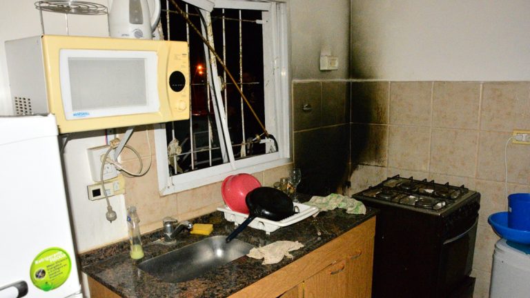 Explosión en un departamento deja una persona herida