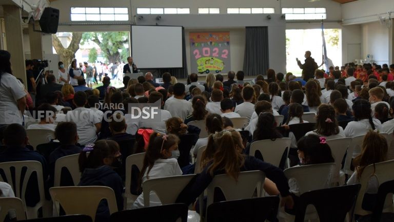 Ciclo lectivo 2022: unos 830 mil estudiantes iniciaron las clases en la provincia