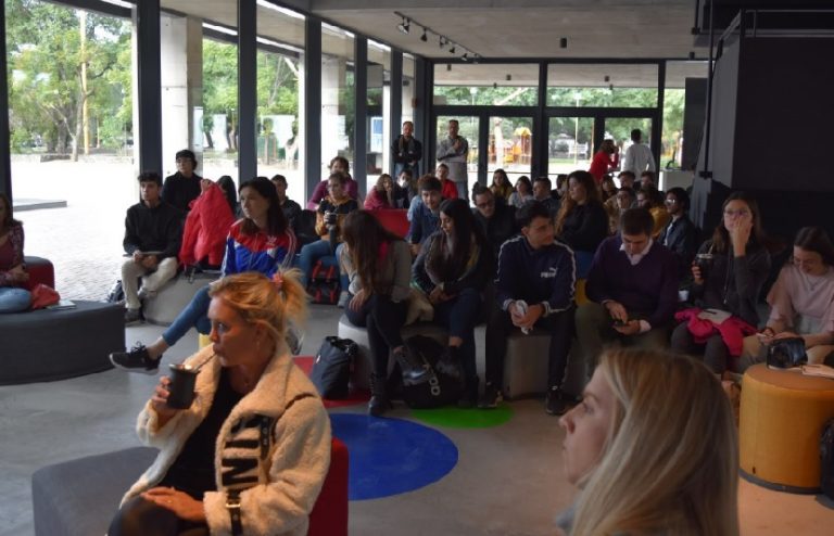 CRES: Se realizó la “Mateada Científica” en la Tecnoteca