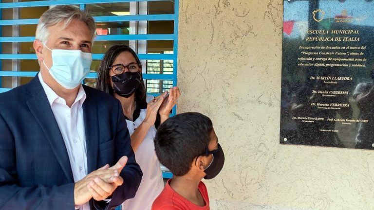 Llaryora avanza con la construcción de 51 aulas en Escuelas Municipales de Córdoba
