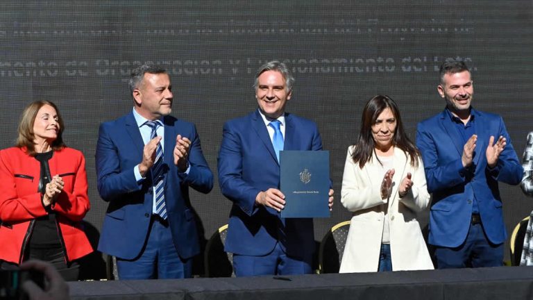 Nueve intendentes firmaron el estatuto del Ente Intermunicipal de Gestión Metropolitana