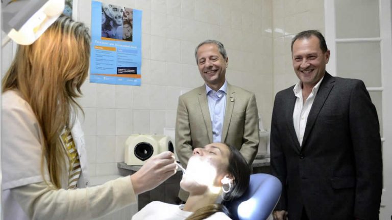 Presentaron un nuevo equipo para el servicio de odontología en la Asistencia Pública
