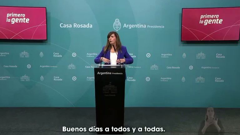 La fabuladora oficial