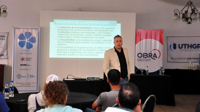 Con gran convocatoria, comenzó el curso de formación para mozos y camareras