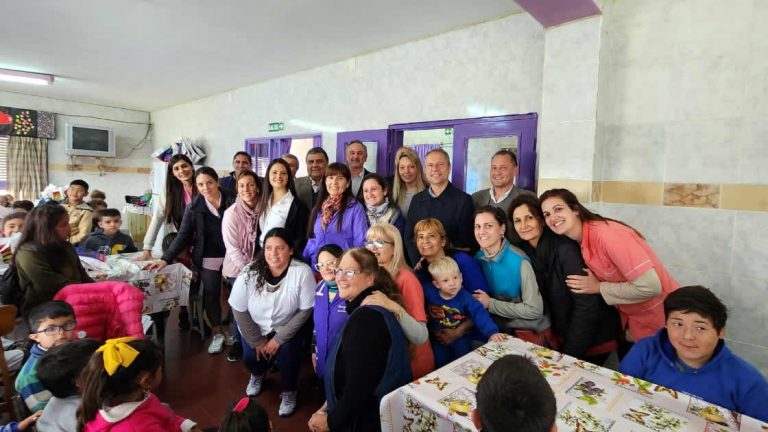 ACARA entregó juguetes en la Guardería Municipal Maestro Aguirre