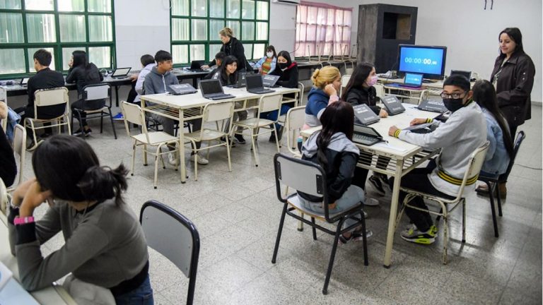 Más del 95% de los estudiantes cordobeses seleccionados rindieron la prueba internacional PISA