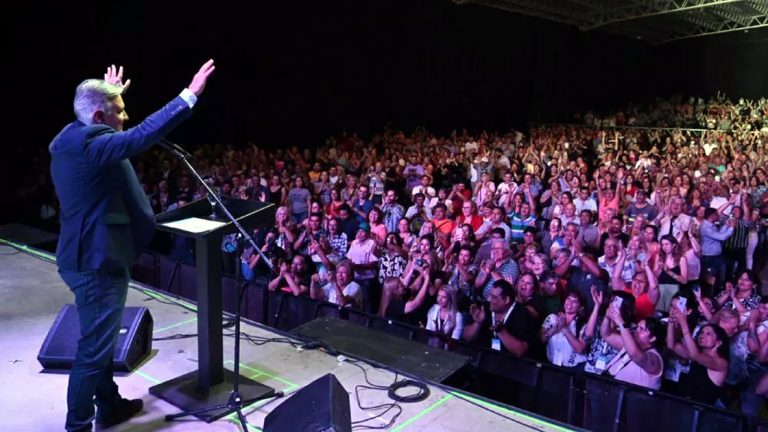 Martín Llaryora encabezó multitudinario acto con vecinalistas en Quality