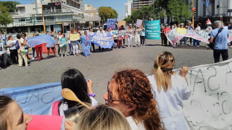 Residentes piden aumento, guardias con descanso y más supervisión
