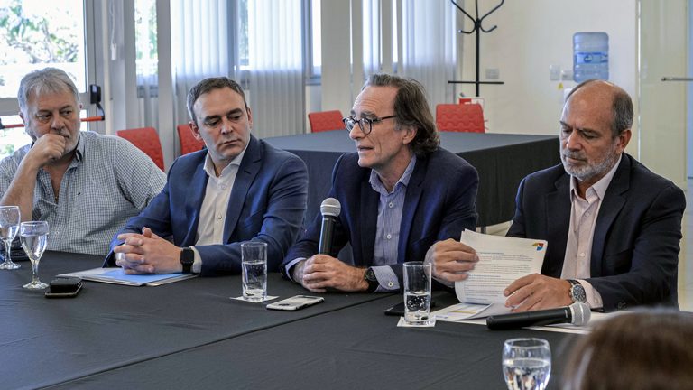 Finanzas crea fondo para modernización en municipios y comunas