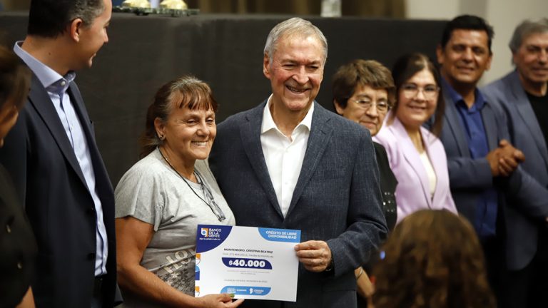 100 mil créditos: Schiaretti entregó los primeros 500