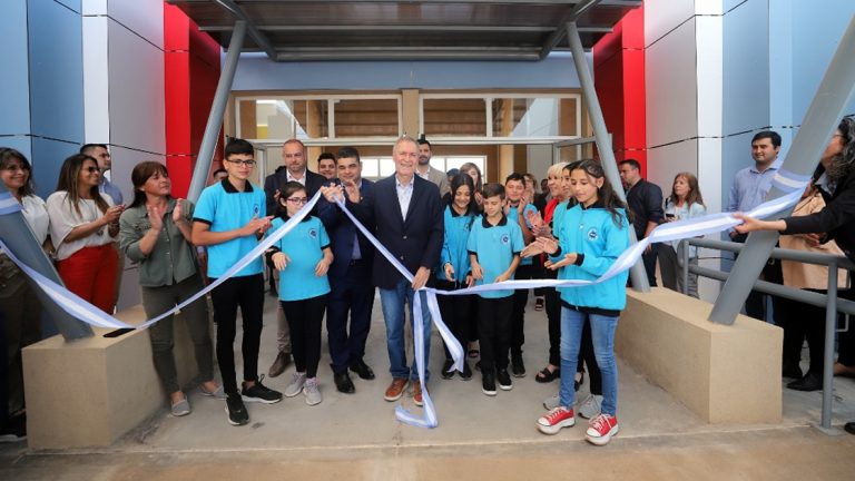 En La Para, Schiaretti inauguró la novena escuela Proa