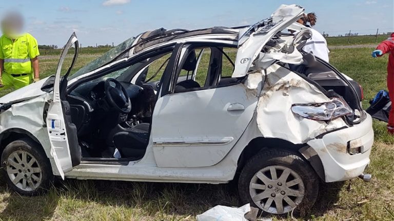 Un auto tumbó en la Autovía 19