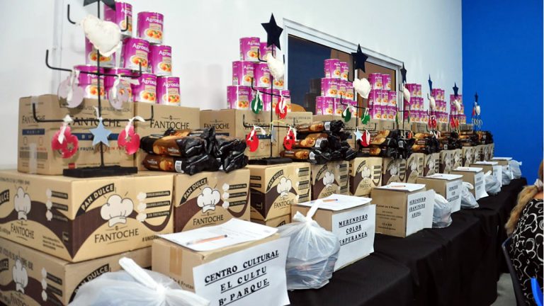 Se entregaron artículos navideños a merenderos y comedores