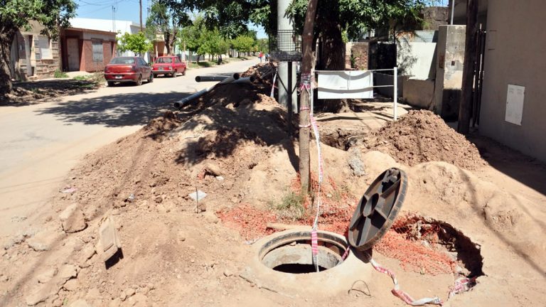 Para avanzar hacia el 100% de cloacas, la Municipalidad impulsa obras de cloacas en Brisas del Sur y barrio San Francisco