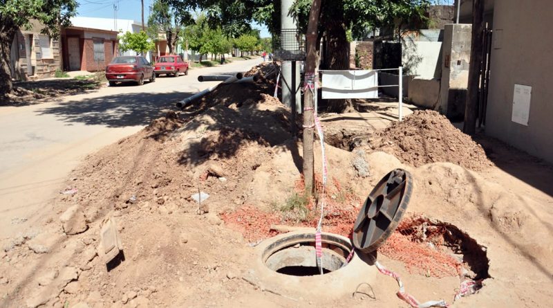 Para avanzar hacia el 100% de cloacas, la Municipalidad impulsa obras de cloacas en Brisas del Sur y barrio San Francisco