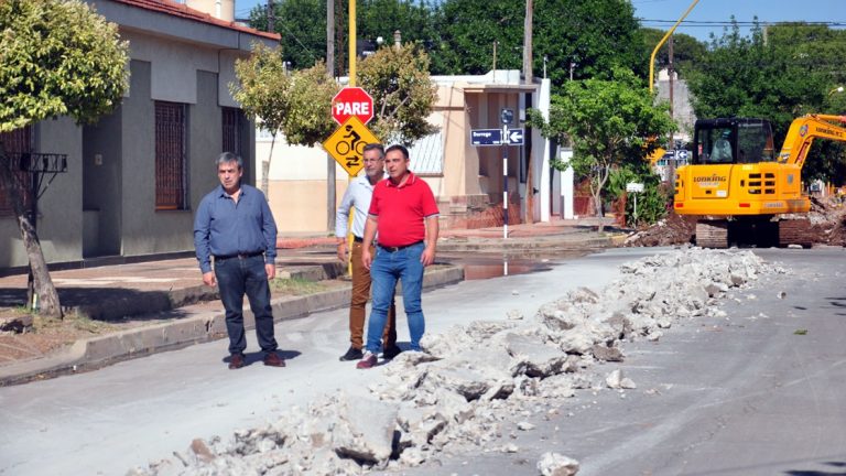 Avanzan los trabajos de refuncionalización del sistema cloacal en barrio Vélez Sarsfield