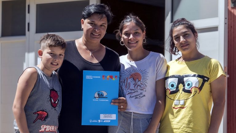 Avanza el programa que ya escrituró gratuitamente 17 mil viviendas en Córdoba