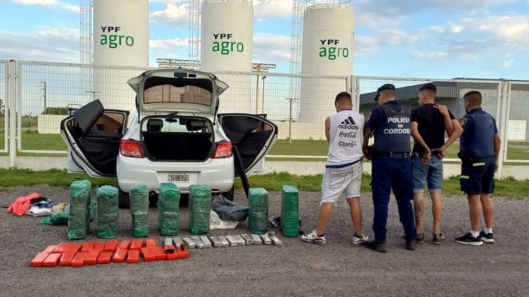 Secuestran cerca de 500 kilos de marihuana y detienen a tres personas