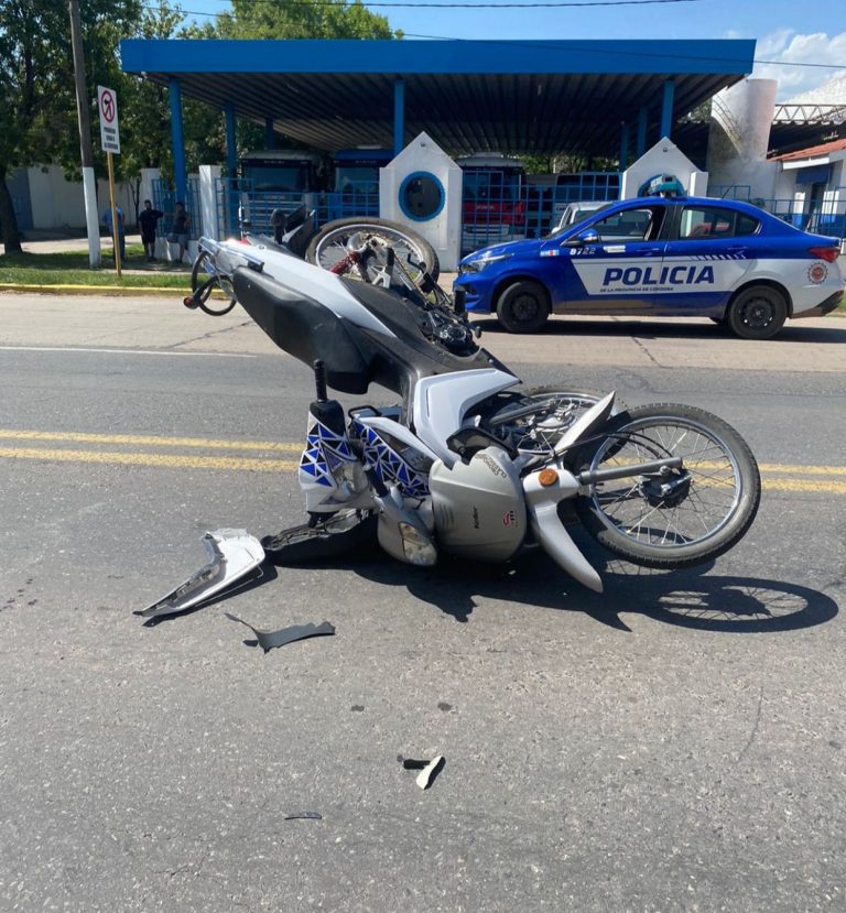 Accidente entre dos motocicletas dejó una joven con lesiones graves