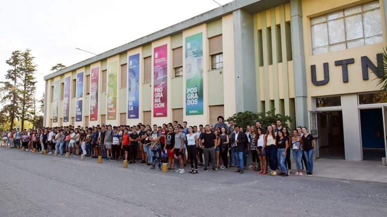Más de 200 jóvenes dieron su primer paso en carreras universitarias que dicta UTN