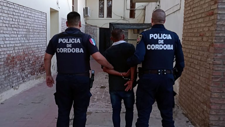 Detienen a hombre que quiso robar una moto en pleno centro