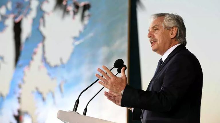 Fernández: «Vamos a recuperar nuestras Islas Malvinas por la vía pacífica»
