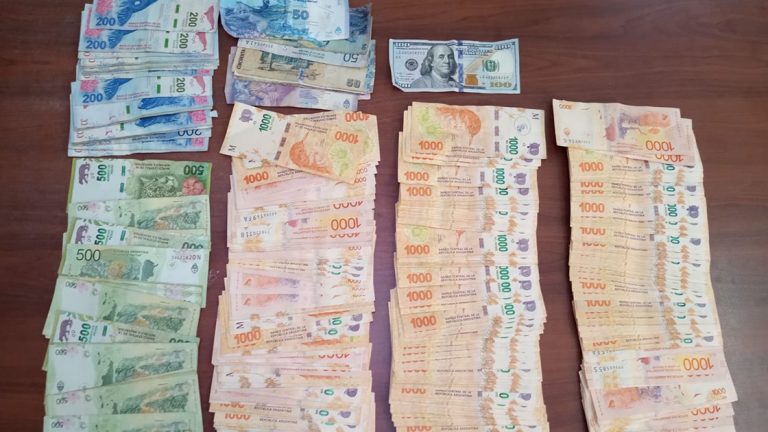 Recuperan importante suma de dinero en allanamiento relacionado a un hecho de robo