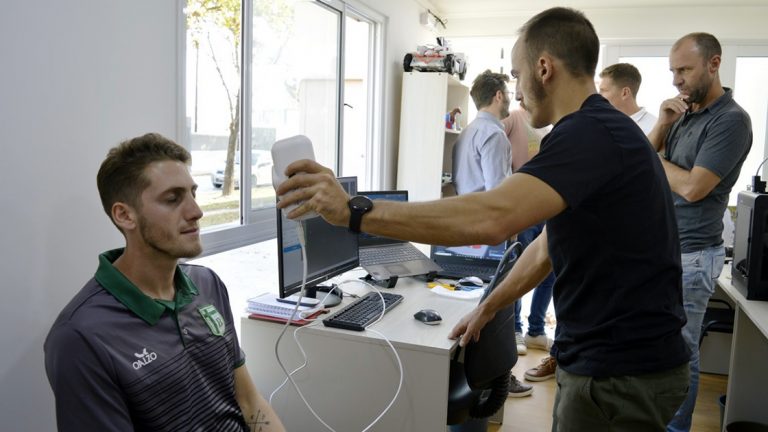 CRES: Diseñaron una máscara de protección para jugador de Sportivo Belgrano
