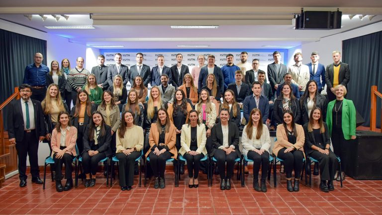 Se entregaron títulos de grado, pregrado, posgrado y Tecnicatura de la UTN