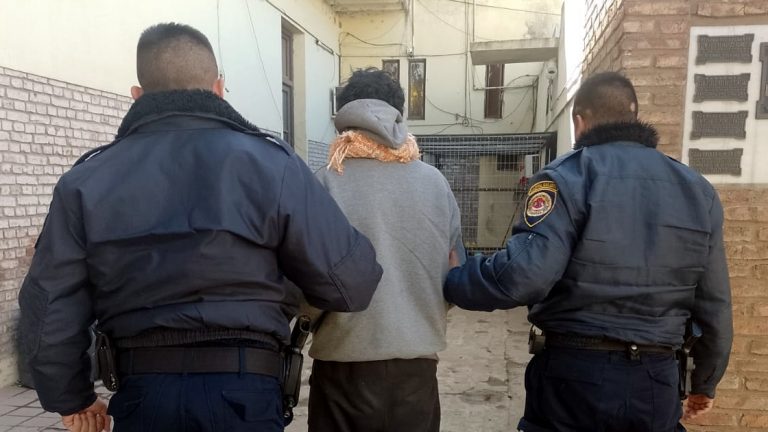 Detienen a hombre con pedido de captura