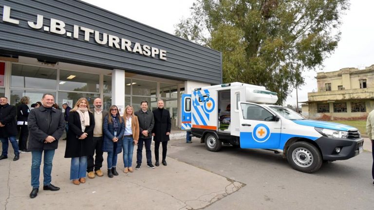 La ministra Barbás entregó una nueva ambulancia y supervisó obras en el hospital Iturraspe